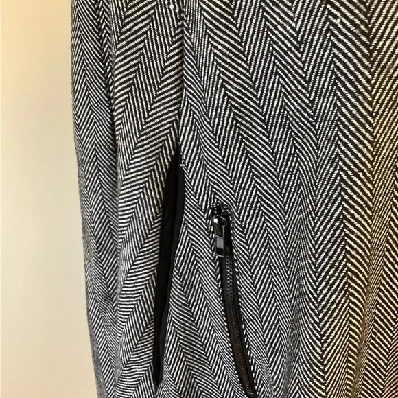 Haoduoyi Herringbone‎ Side Zip Cape, M - Picture 3 of 6